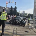 Пошкоджений автомобіль Mercedes-Benz на місці смертельного ДТП у Києві 5 червня 2026 року