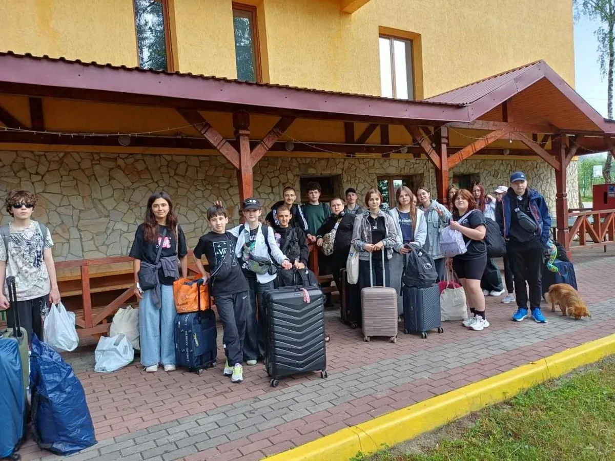 Діти з Херсона вирушили на десятиденний відпочинок до Львівської області, організований за підтримки підприємців та державних структур. 7
