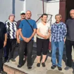 Комунальники допомагають евакуювати літніх людей з Бериславської громади