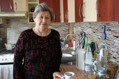 Повернення дітей з окупації, дитина з Херсонщини обіймає рідних після довгої розлуки 1