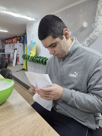 Повернення дітей з окупації, дитина з Херсонщини обіймає рідних після довгої розлуки 5