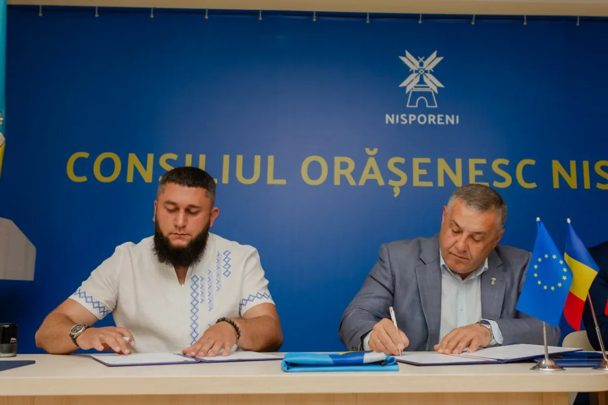 Делегація Зеленопідської громади підписує меморандум про співпрацю з представниками Ніспорени, Молдова. 1