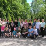 Діти з Херсонщини виступають з концертною програмою на сцені заповідника «Хутір Надія» на Кіровоградщині