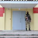 Жінка за ґратами, уособлення несправедливого вироку окупаційного суду на Херсонщині за допомогу ЗСУ