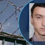 Символічне зображення тюремної решітки або суду на тлі українського прапора, що символізує правосуддя над колаборантом.