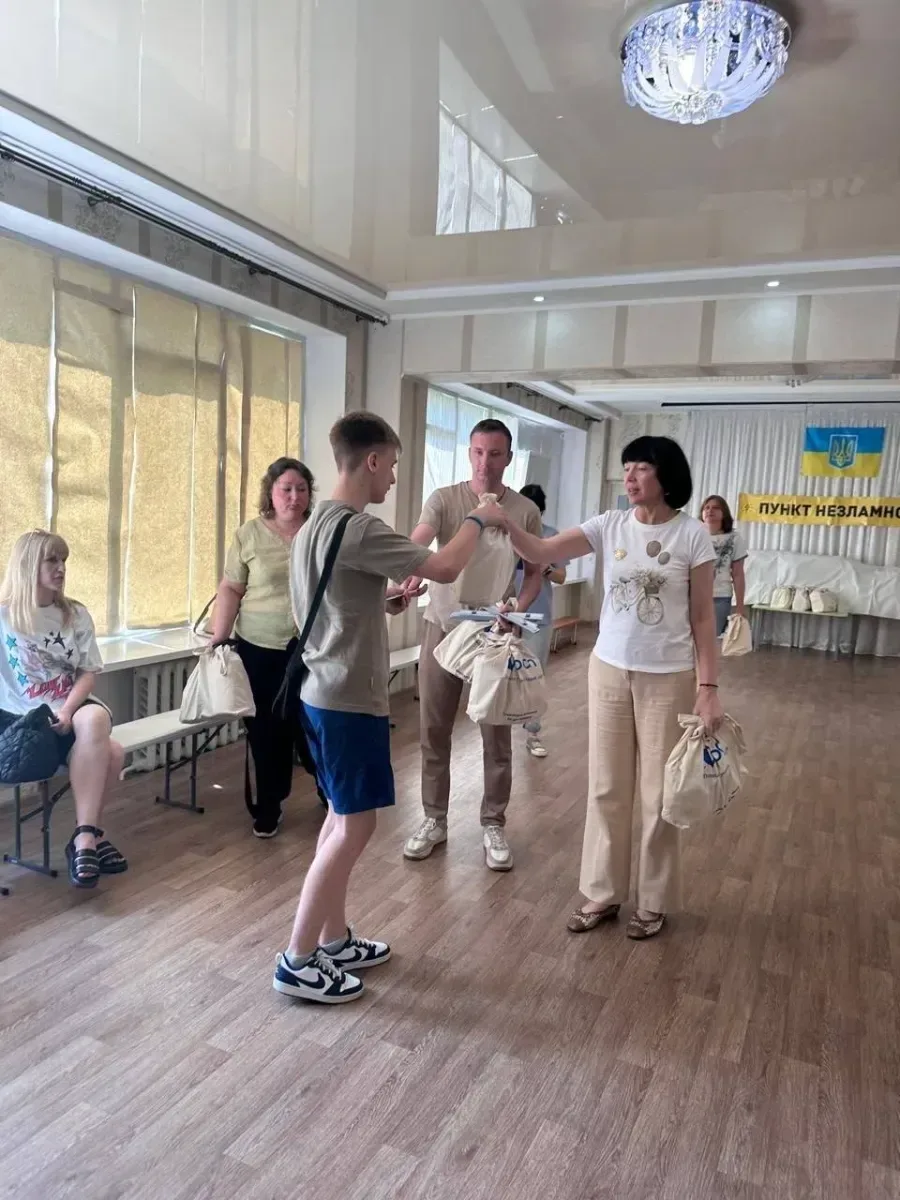 Група дітей з Херсона разом із супроводжуючими вирушає на відпочинок до Національного природного парку «Черемоський». 1