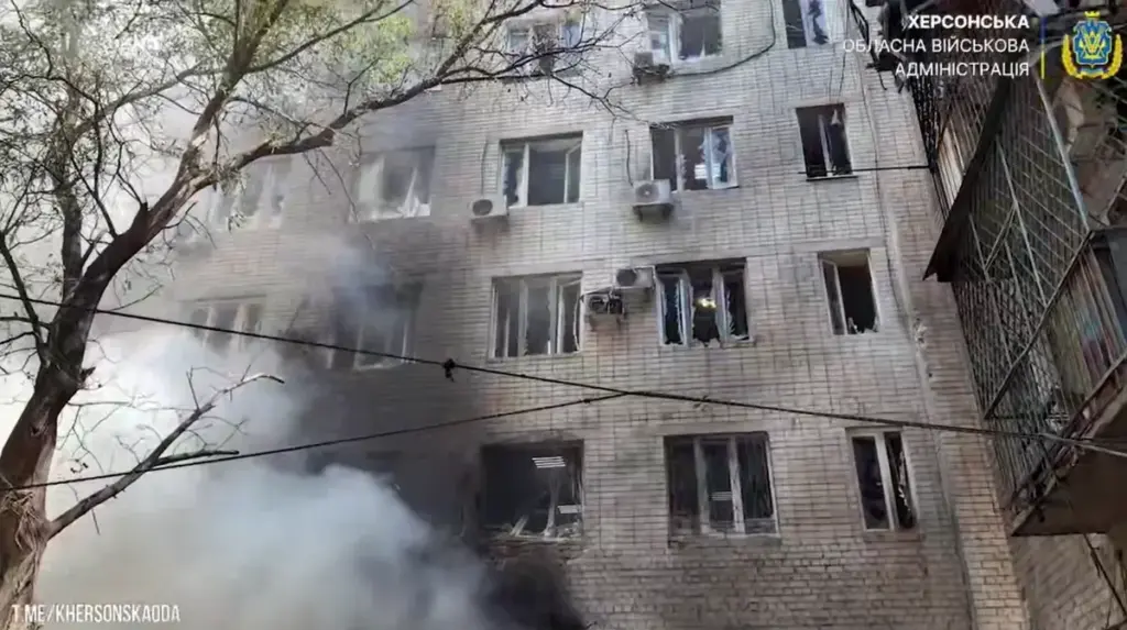 19 людей поранено в центрі Херсона загинула жінка після атаки РФ