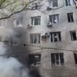 Наслідки обстрілу Херсона, поранені люди, пошкодження в центрі міста