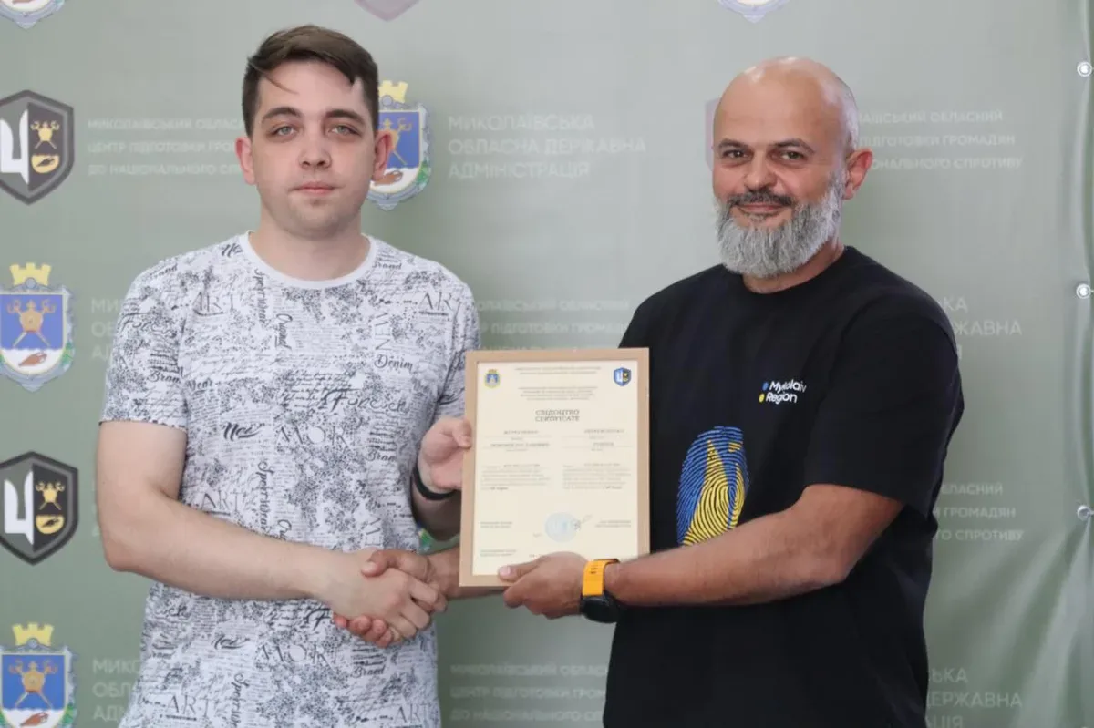 Група представників громад Херсонщини під час проходження військової підготовки на полігоні в Миколаївській області. 5