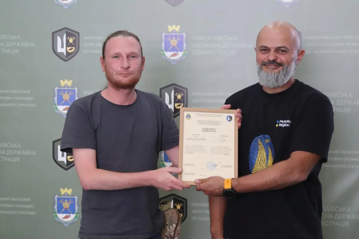 Група представників громад Херсонщини під час проходження військової підготовки на полігоні в Миколаївській області. 6