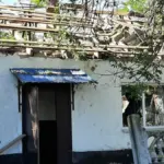 Пошкоджені будівлі та наслідки артилерійського обстрілу у селі Станіслав на Херсонщині