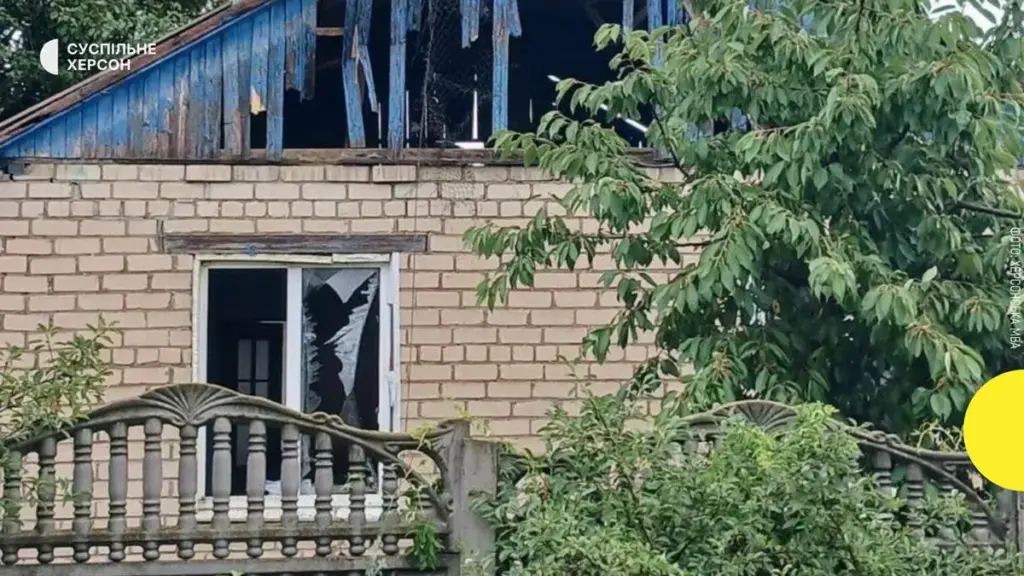 Авіаудар по Зеленівці: пошкоджені будинки та авто