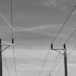 Знеструмлені будинки на окупованому лівобережжі Херсонщини в темряві через відсутність електропостачання