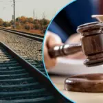 Символічне зображення правосуддя, судового засідання або залізниці, яку охороняють незаконні формування.