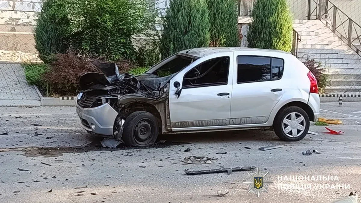 Пошкоджені будинки та автомобілі після обстрілів у Херсоні 1