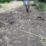 Наслідки атак дронами та КАБами в Херсонській області: пошкоджені будівлі та автомобілі.