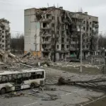 Наслідки обстрілів на Херсонщині: пошкоджені будинки та об'єкти інфраструктури, що свідчать про руйнування та людські втрати