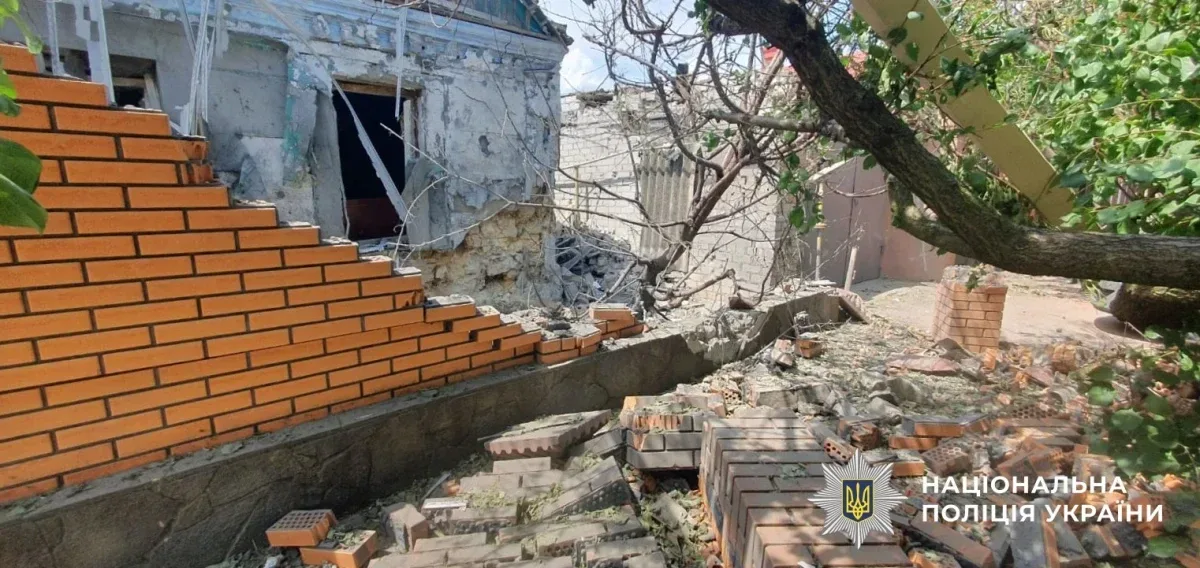 Наслідки обстрілів Херсонщини 27 липня, пошкоджені будинки та автомобілі після атак 1