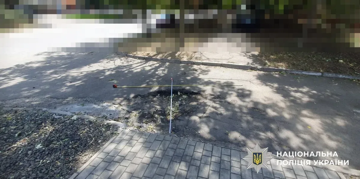 Наслідки обстрілів Херсонщини 27 липня, пошкоджені будинки та автомобілі після атак 2