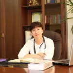 Директорка Херсонського онкоцентру Ірина Сокур отримує орден княгині Ольги ІІІ ступеня з нагоди Дня Української Державності.
