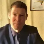 Судова зала або зображення, що символізує вирок за колабораціонізм в Новій Каховці.