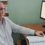Символічне зображення судового вироку за державну зраду, що відображає покарання за співпрацю з окупантами.