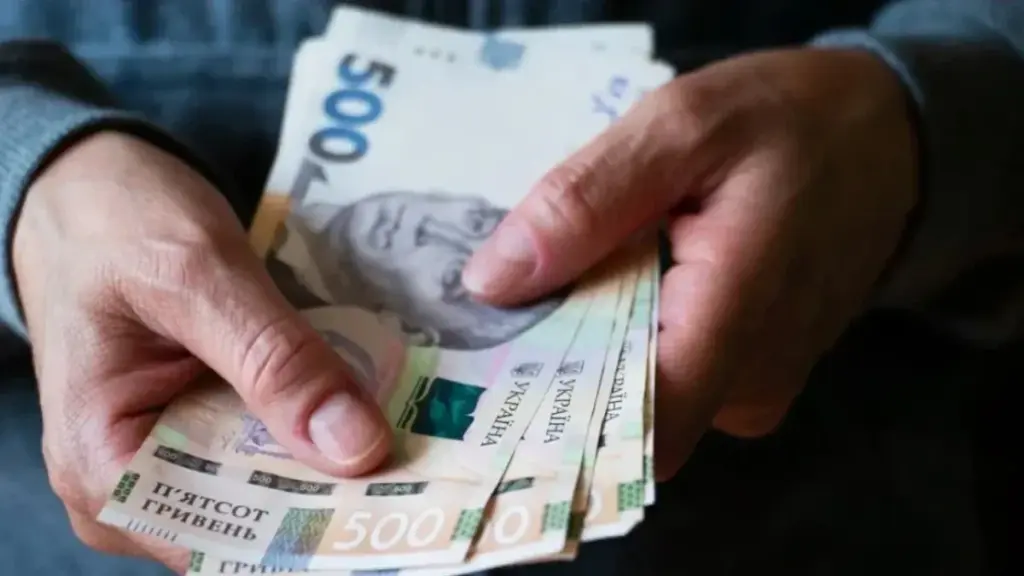 Евакуйовані жителі Бериславського та Херсонського районів отримають 12 300 гривень