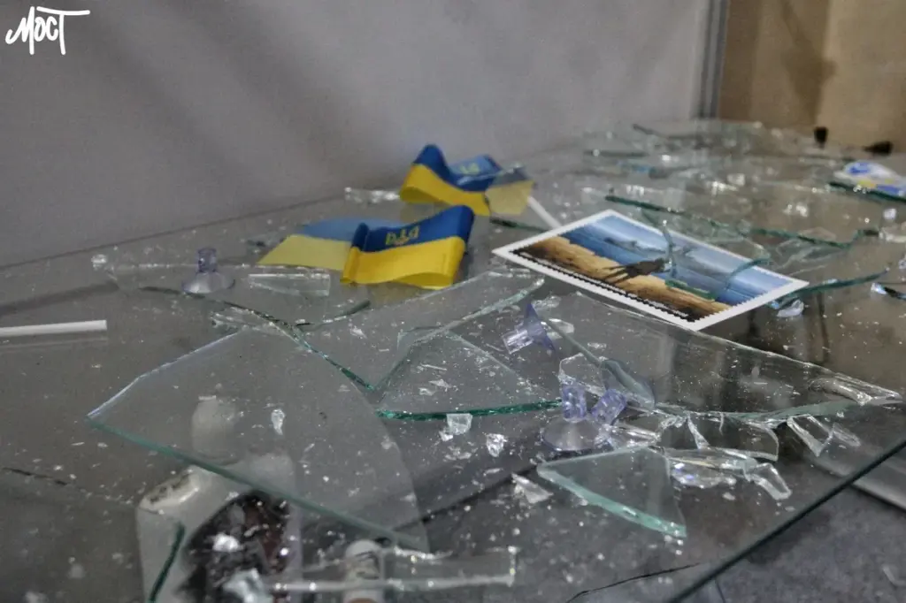 Громадський транспорт Херсона захищають від уламків після вибухів