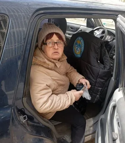 Волонтери ГО Сильні Бо Вільні надають допомогу мешканцям Херсонщини під час обстрілів. 4