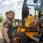 Екскаватор-навантажувач JCB, який Херсон отримав від GIZ для відновлення комунальної інфраструктури та ліквідації наслідків обстрілів.