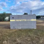 Мобільні укриття на дорогах Херсонщини для захисту від обстрілів