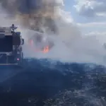 Сільськогосподарське поле на Херсонщині, пошкоджене бойовими діями, згорілий врожай