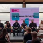 Заступник начальника Херсонської ОВА Антон Самойленко під час панельної дискусії про дефіцит будматеріалів та відбудову Херсонщини.