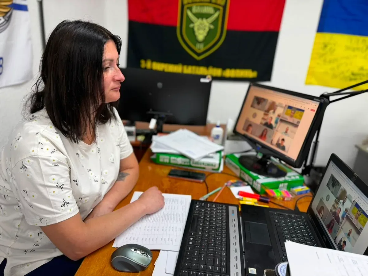 Звільнені з полону оборонці отримують матеріальну допомогу на Херсонщині 1