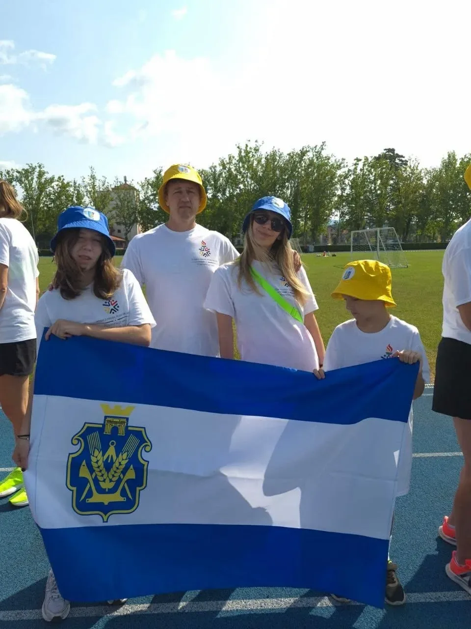 Родина Кострікових з Херсонщини зі срібними медалями на всеукраїнських змаганнях у Мукачеві 3