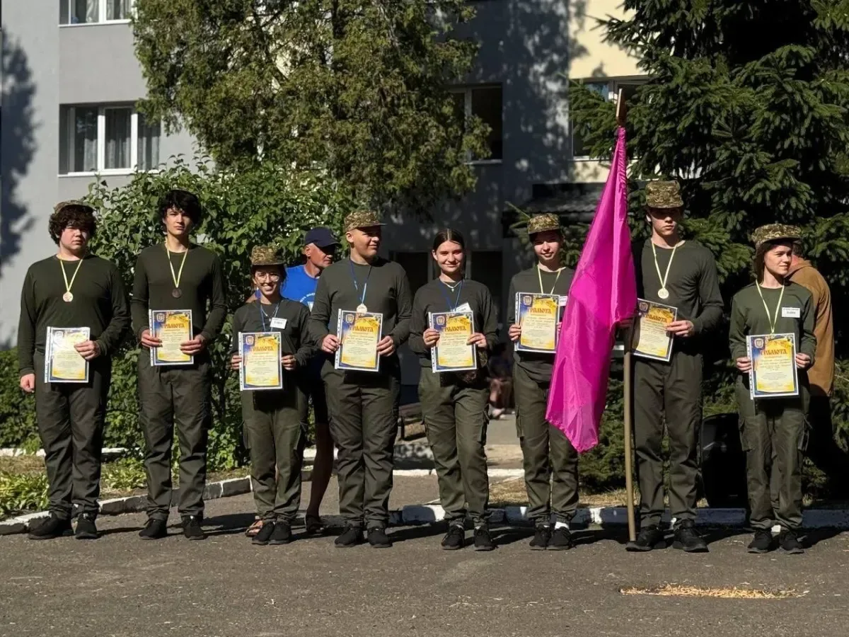 Команда «Січові стрільці» з Херсона на змаганнях «Джура» отримує нагороди 3