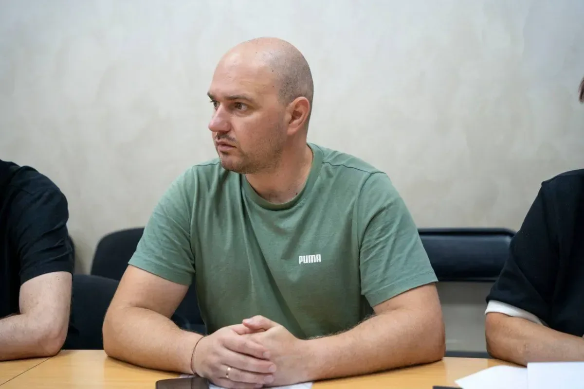 Засідання гуманітарного штабу у Херсоні, на якому ухвалюються рішення щодо забезпечення міста водою, продуктами та генераторами 2