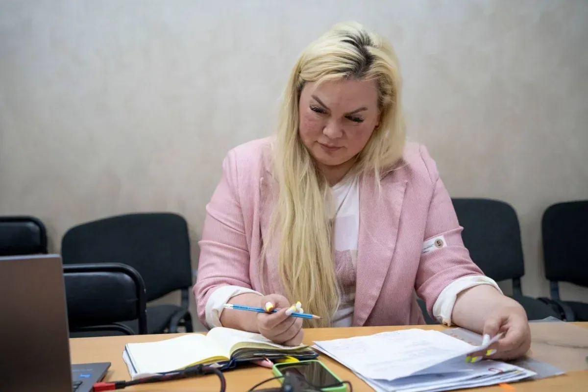 Засідання гуманітарного штабу у Херсоні, на якому ухвалюються рішення щодо забезпечення міста водою, продуктами та генераторами 6