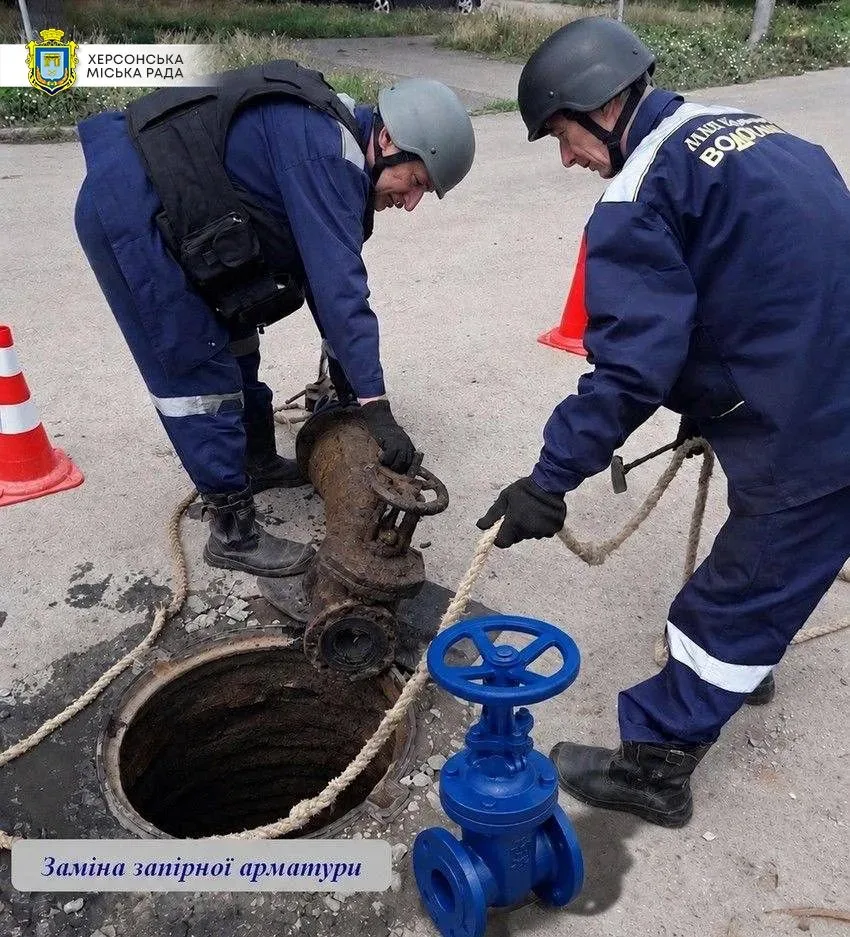 Робітники Херсонського водоканалу проводять ремонтні роботи на мережах водопостачання та водовідведення 5