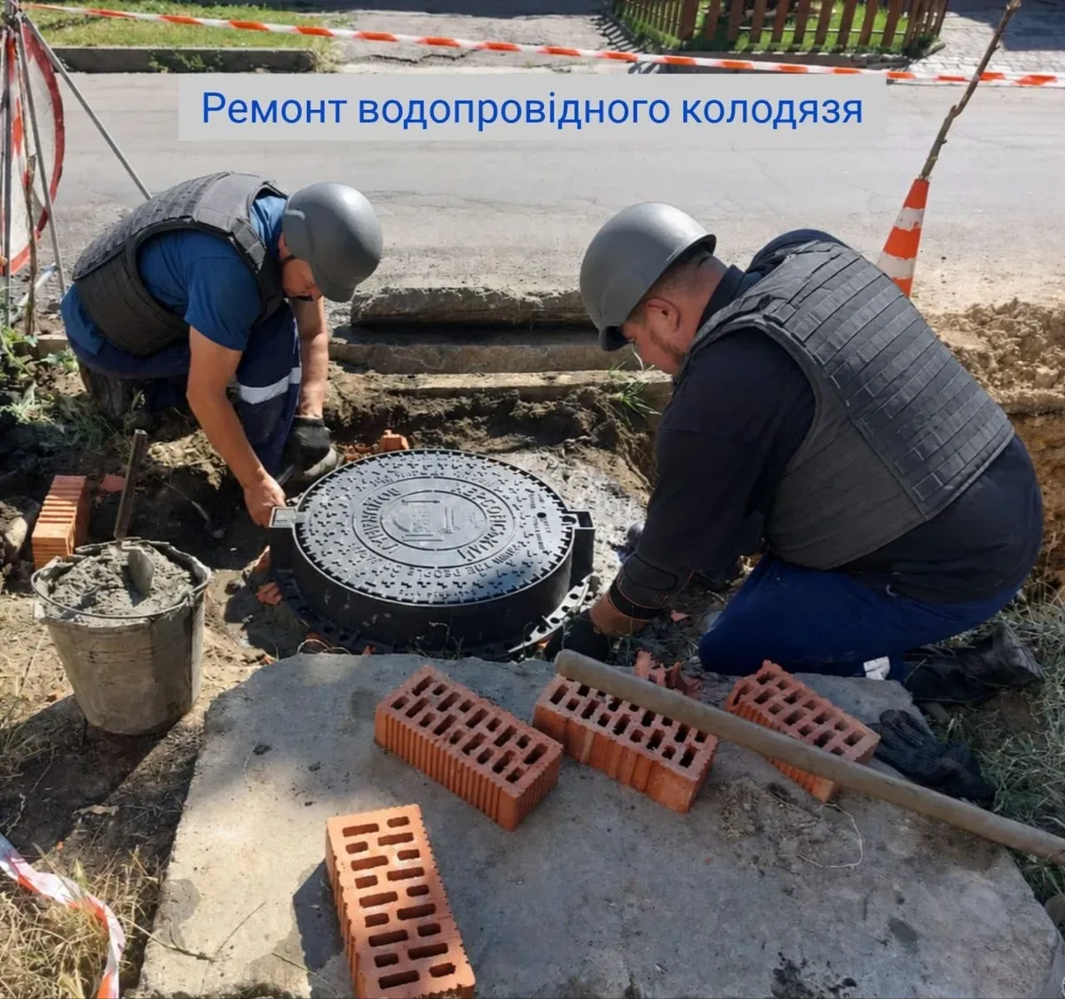 Працівники Херсонського водоканалу усувають витік води на вулицях Херсона 3