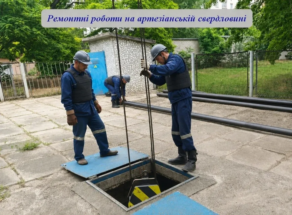 Працівники Херсонського водоканалу усувають витік води на вулицях Херсона 5