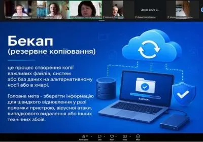 Херсонці навчалися створювати резервні копії телефонів та користуватися Helsi