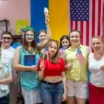 Молодіжний клуб Speak Up у Херсоні відзначає 250 років свободи Сполучених Штатів Америки, дискусія учасників.