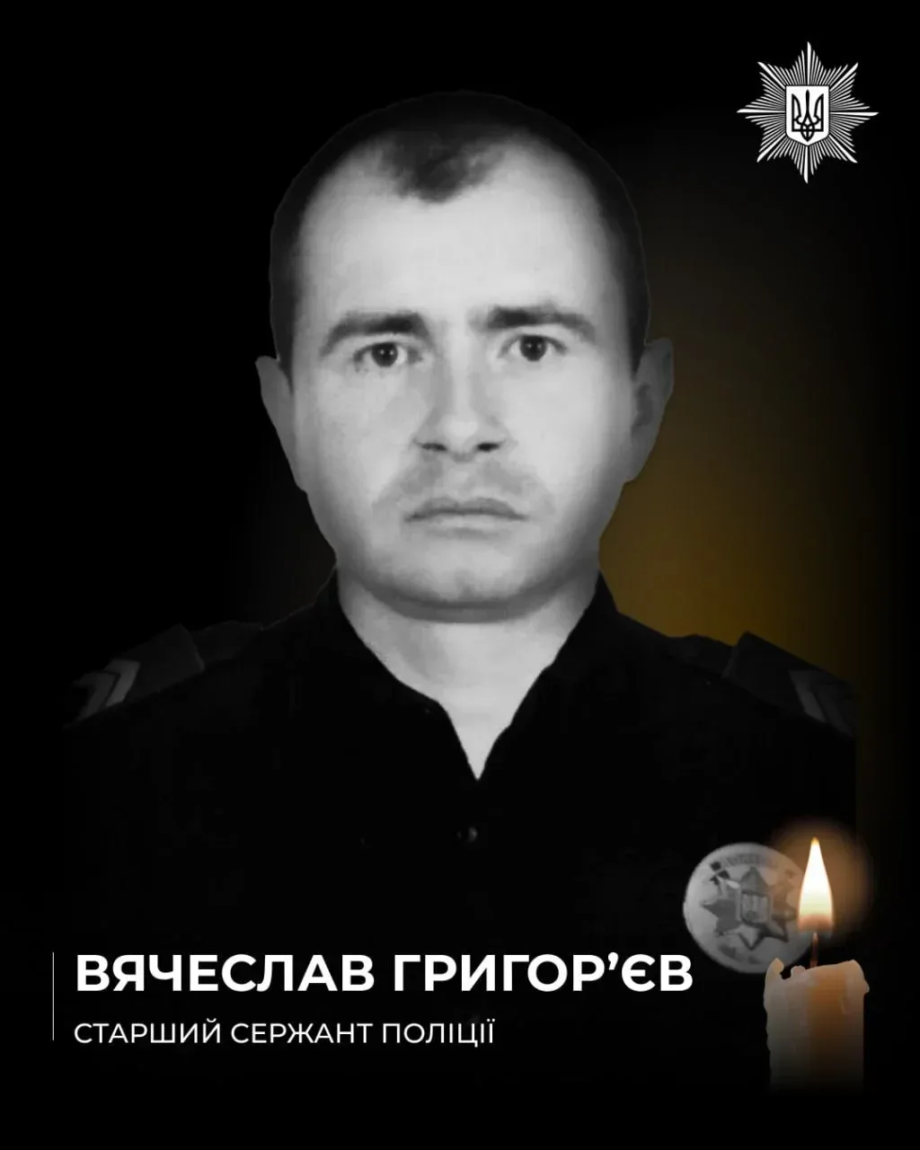 Поліцейські евакуюють людей з Дніпровського району Херсона на броньованому авто, поруч волонтери. 4