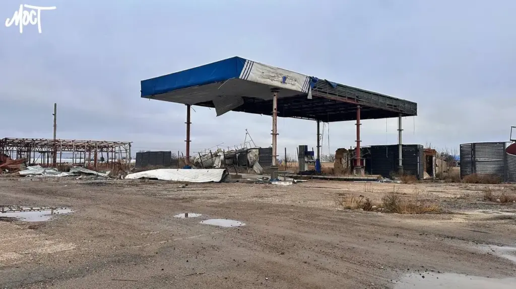 На Херсонщині водіїв закликали не скупчуватись на АЗС через російські атаки