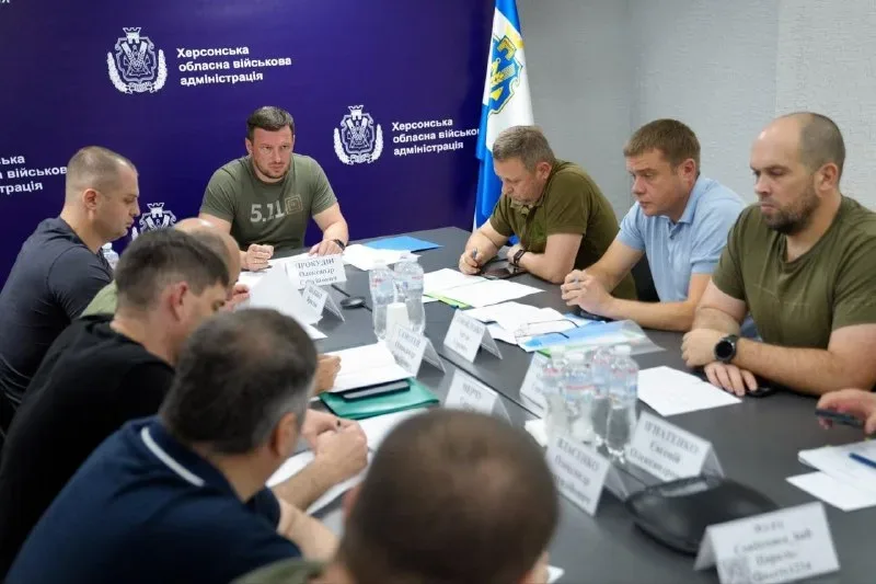 Карта Херсонської області з виділеними зонами обов'язкової евакуації населення через постійні обстріли. 2