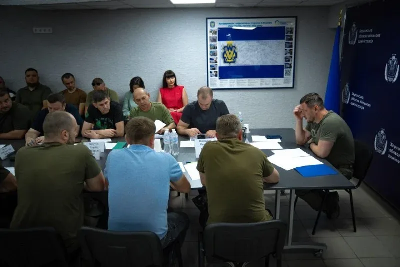 Карта Херсонської області з виділеними зонами обов'язкової евакуації населення через постійні обстріли. 3
