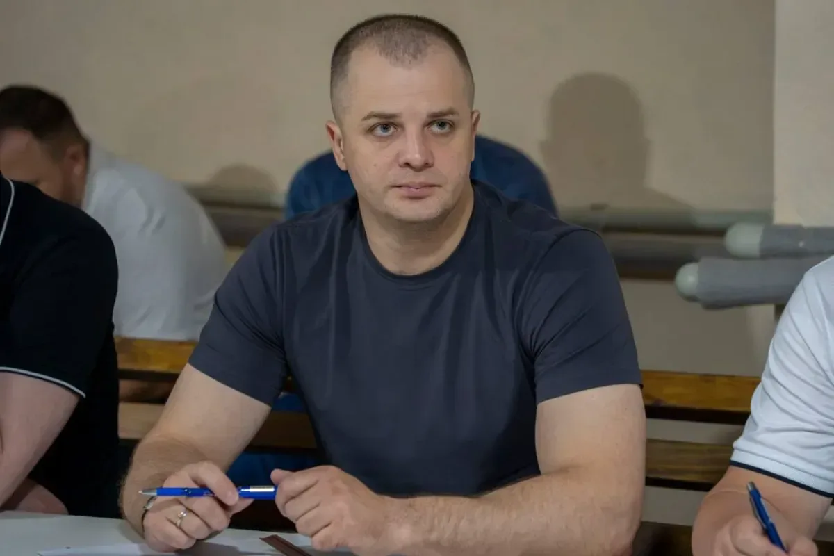 Керівник Херсонської МВА Ярослав Шанько проводить зустріч з головами ОСББ у Херсоні. 6