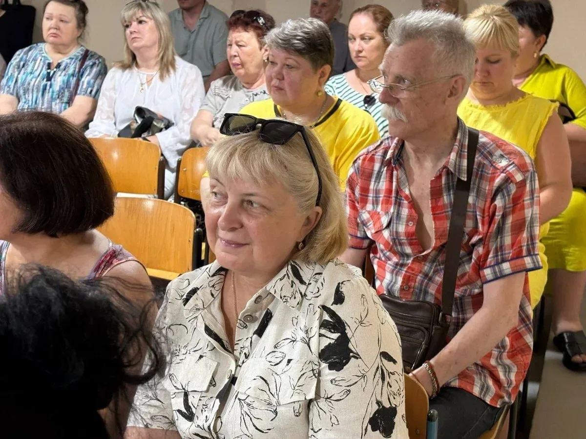 Ярослав Шанько під час зустрічі з головами ОСББ в Херсоні, обговорюючи питання підготовки до зими 1