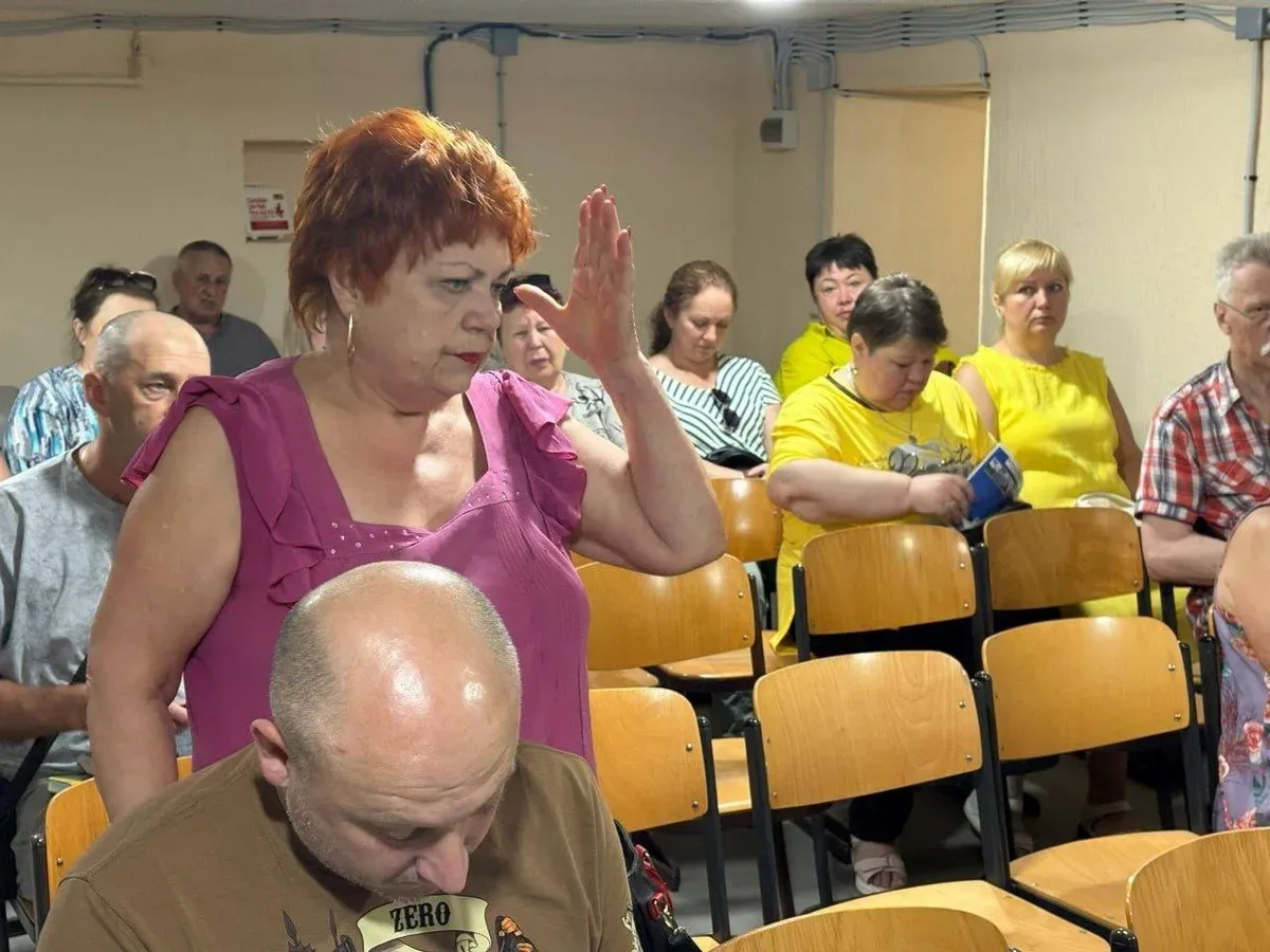 Ярослав Шанько під час зустрічі з головами ОСББ в Херсоні, обговорюючи питання підготовки до зими 5